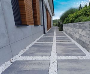 Polbruk_Magna(4) Jak zaprojektować aranżację strefy wejściowej w stylu nowoczesnym? Minimalistyczne, o prostych bryłach, z dużymi powierzchniami przeszklonymi na elewacji – tak prezentuje się większość domów zbudowanych w stylu nowoczesnym